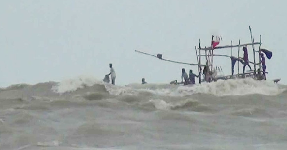 ট্রলার ডুবির দুই দিন পর ১৪ জেলে উদ্ধার, নিখোঁজ ৬