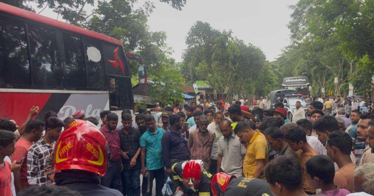 কাশিয়ানীতে বাস চাপায় বৃদ্ধা নিহত, মহাসড়ক অবরোধ