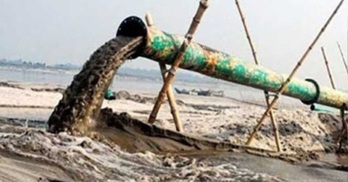 অবৈধ বালু উত্তোলনে দায়ে ৭ জনকে আটক করে ৩ লক্ষ টাকা জরিমানা, ৩টি ড্রেজার জব্দ