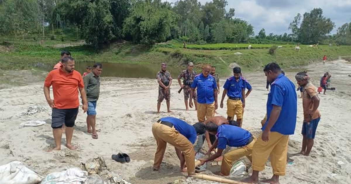 তেতুলিয়ায় অবৈধ ড্রেজার মেশিন জব্দ