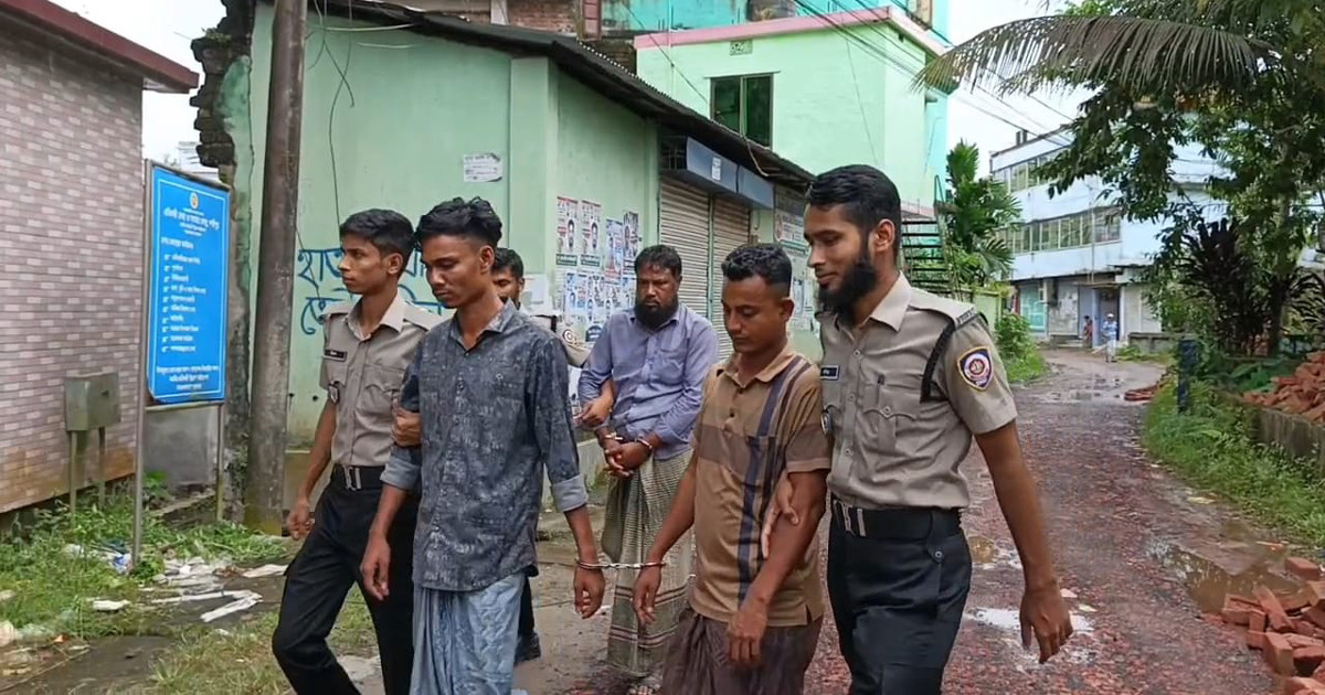 তিন যুবকের পায়ুপথে সাড়ে ৫ হাজার ইয়াবা