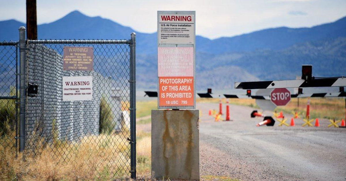 এরিয়া ৫১-এর আকাশে উড়ছে অদ্ভুত বস্তু! (ভিডিও)