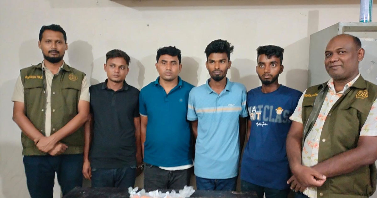 পায়ুপথে ইয়াবা পাচারের সময় ডিবির হাতে গ্রেপ্তার ৪