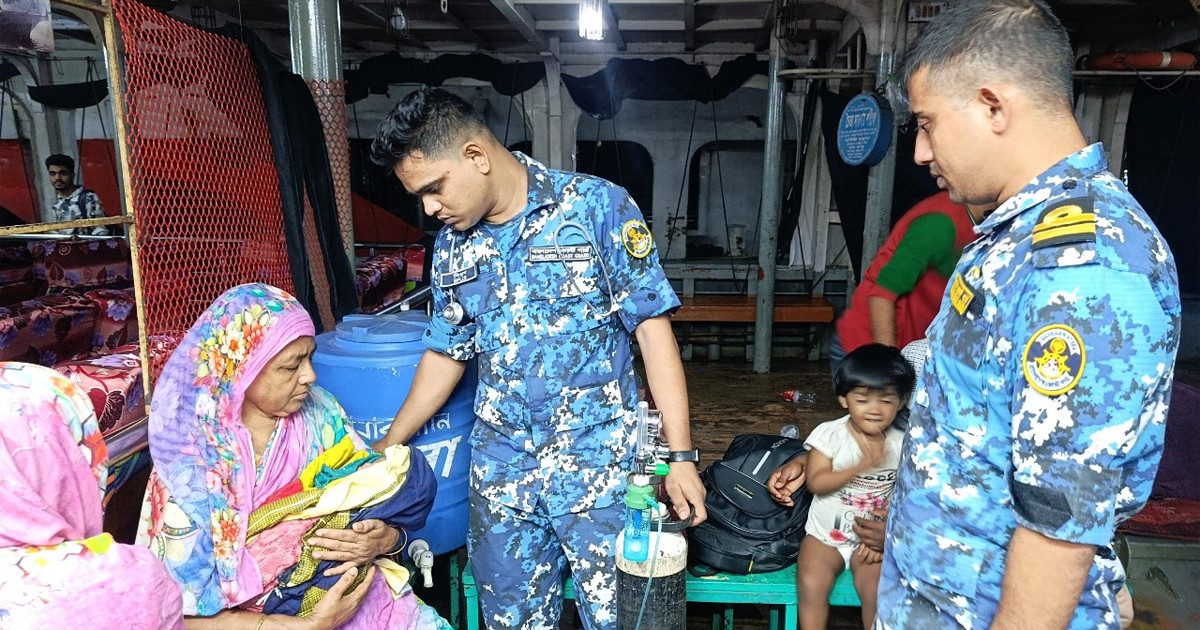 নারায়ণগঞ্জে যাত্রীবাহী লঞ্চে মুমূর্ষু নবজাতককে রক্ষা করলো কোস্ট গার্ড