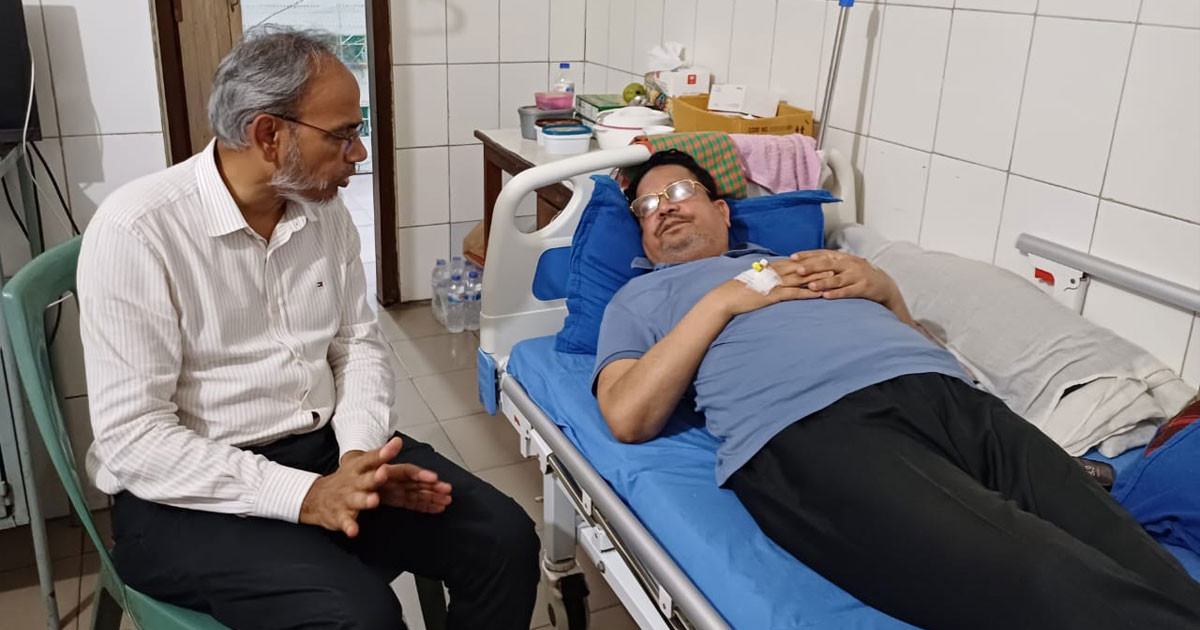 শিমুল বিশ্বাসের শারীরিক অবস্থা স্থিতিশীল, দেখতে গেলেন ডা. রফিক