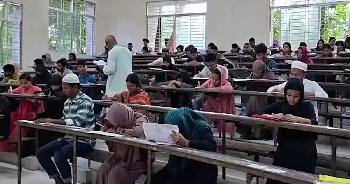 ঢাকা কেন্দ্রীয় বিশ্ববিদ্যালয়ের প্রথম ভর্তি পরীক্ষা অনুষ্ঠিত, সন্তুষ্ট পরীক্ষার্থীরা