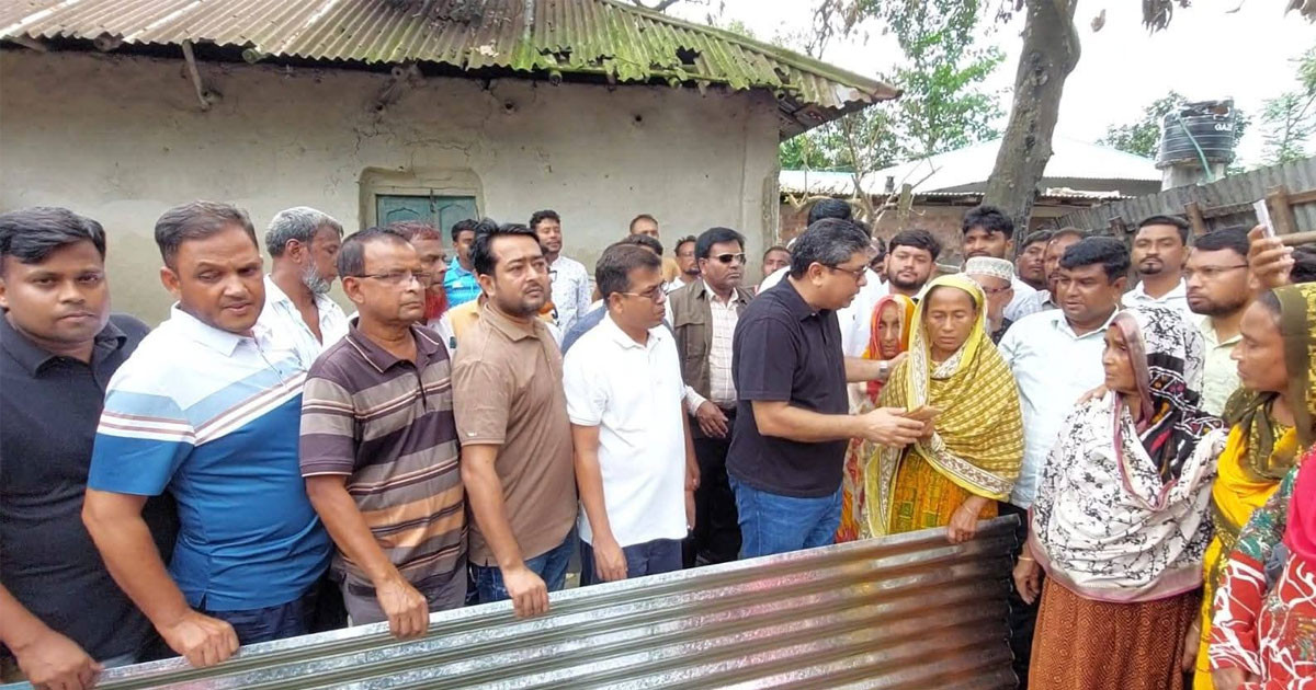 অগ্নিকাণ্ডে ক্ষতিগ্রস্ত পরিবারকে তারেক রহমান প্রদত্ত সহায়তা প্রদান