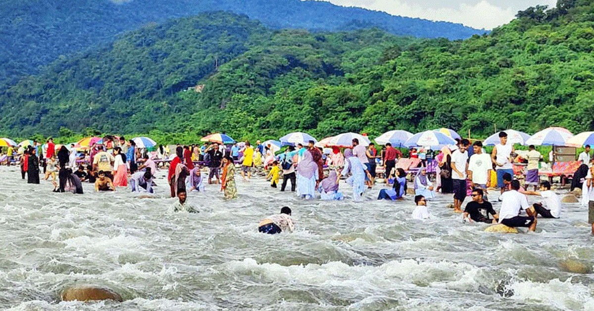স্বরূপে ফিরছে 'সাদাপাথর', ফিরছেন পর্যটকরা
