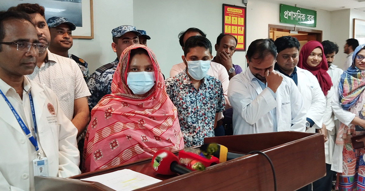 ২১ বার অস্ত্রোপচার শেষে ঘরে ফিরলেন মাইলস্টোনের শিক্ষক নিশি আক্তার