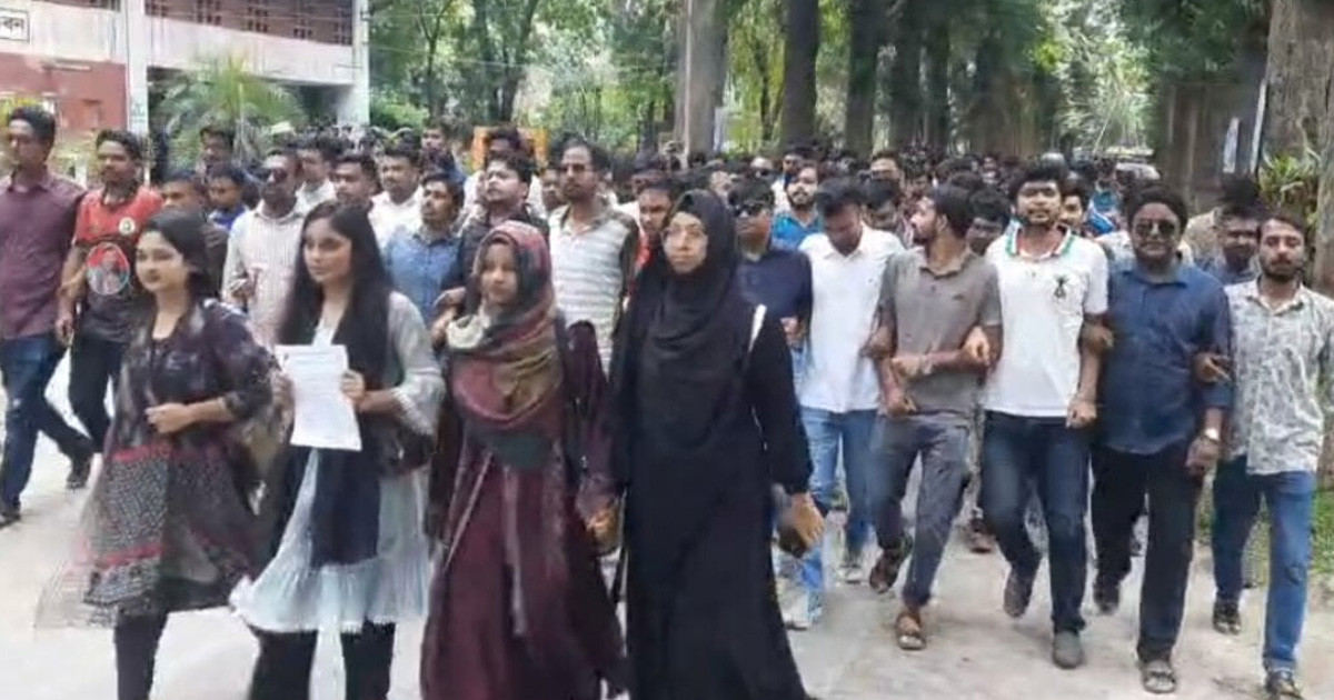 রাকসু নির্বাচন: পাঁচ দাবিতে বিক্ষোভ রাবি ছাত্রদলের