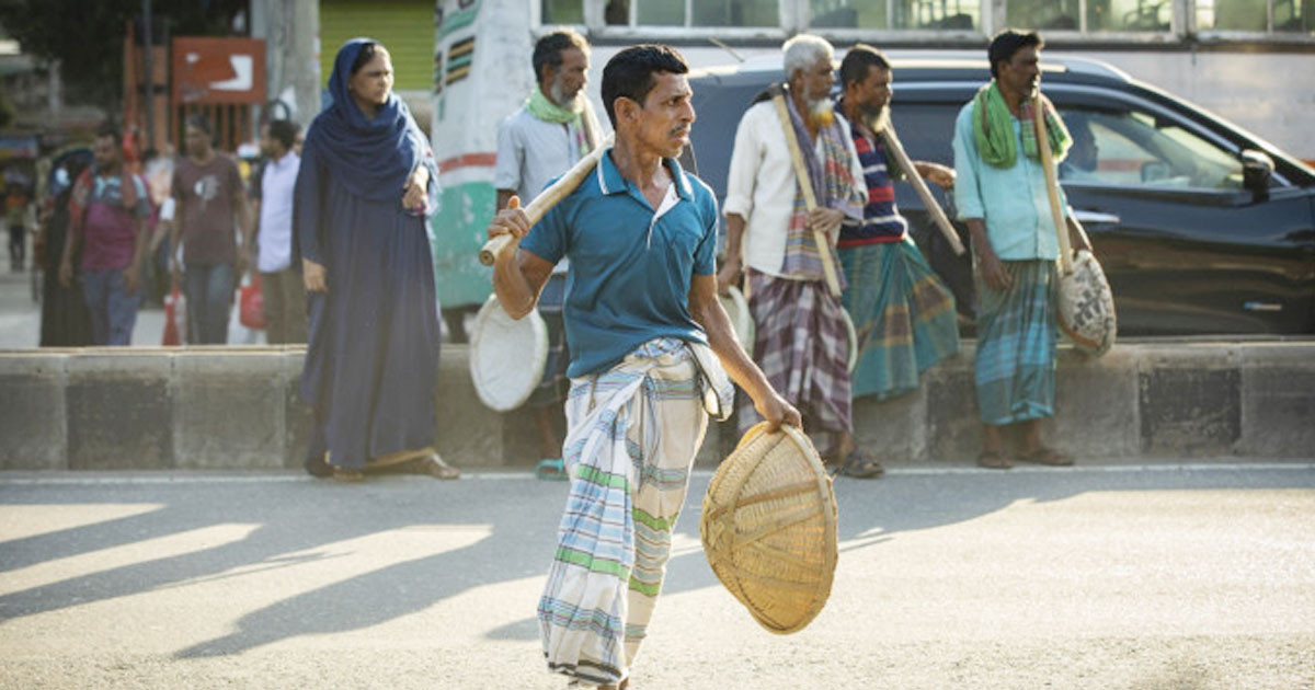 আয়-ব্যয়ের হিসাব মেলাতে পারছে না মানুষ