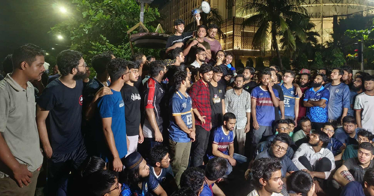 অবস্থান কর্মসূচি প্রত্যাহার: ক্যাম্পাসে ফিরলেন বুয়েট শিক্ষার্থীরা