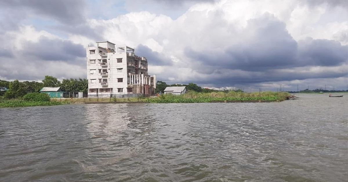 লুট করা অস্ত্র নিয়ে পুলিশ ক্যাম্পে ডাকাত দলের হামলা, শতাধিক গুলি বিনিময়
