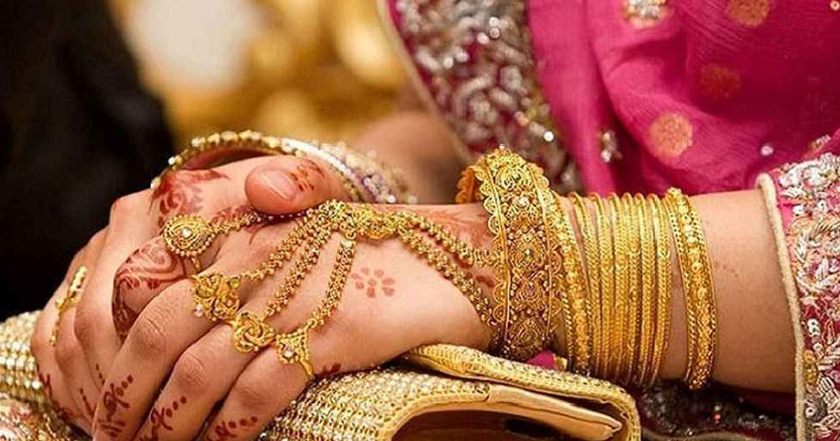 আজ থেকে নতুন দামে বিক্রি হচ্ছে স্বর্ণ, ভরি কত?