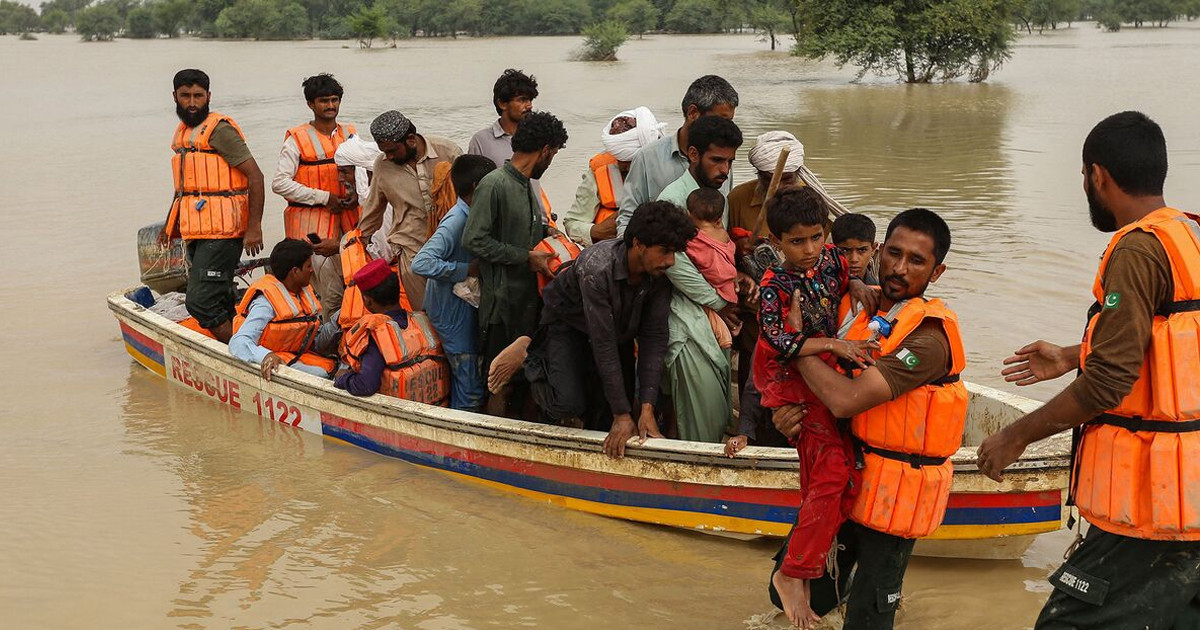 ভারতের সতর্কতার পর দেড় লাখ মানুষকে সরিয়েছে পাকিস্তান