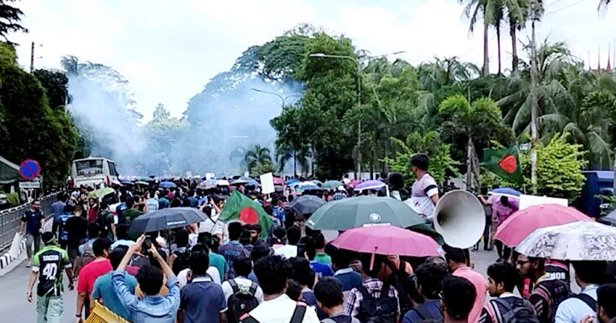 যমুনা অভিমুখে প্রকৌশল শিক্ষার্থীরা, পুলিশের বাধা