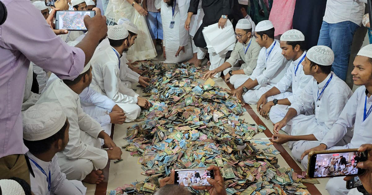পাগলা মসজিদের দানবাক্সে মিললো ৩২ বস্তা টাকা, সঙ্গে ছিল আরও যা