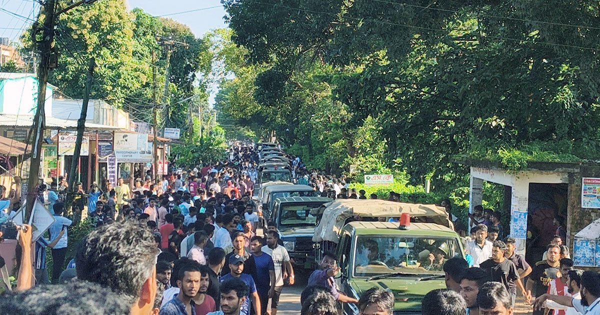 চবি শিক্ষার্থীদের সঙ্গে এলাকাবাসীর সংঘর্ষের সূত্রপাত কী নিয়ে?