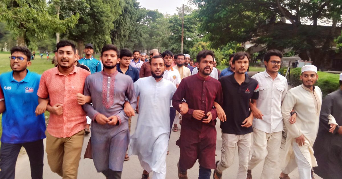 চবি শিক্ষার্থীদের ওপর হামলা: ইবিতে বিক্ষোভ