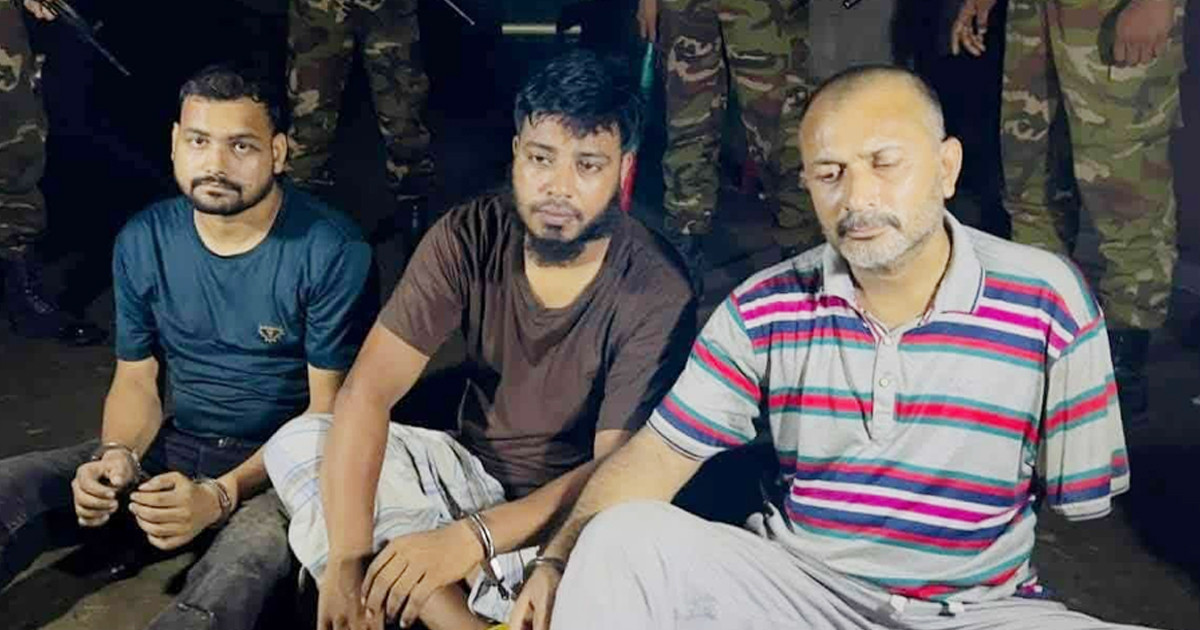 চাঁদাবাজির দায়ে আশুলিয়ায় হাতকাটা টিপুসহ গ্রেপ্তার ৩