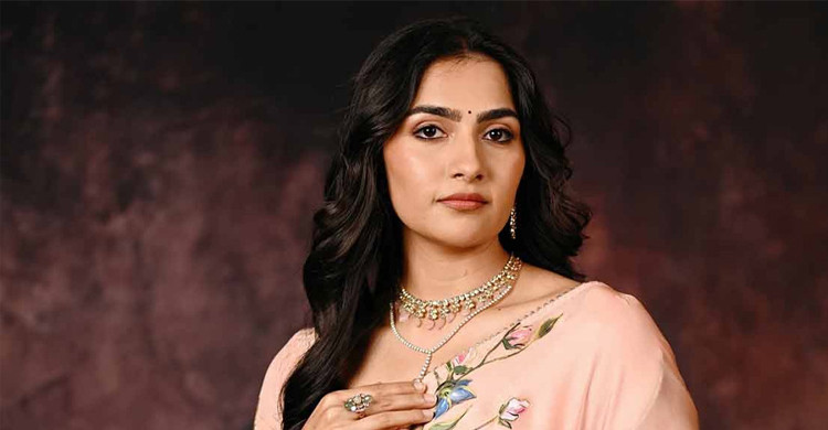 দক্ষিণী ছবিতে নতুন ভরসা রুক্মিণী বসন্ত