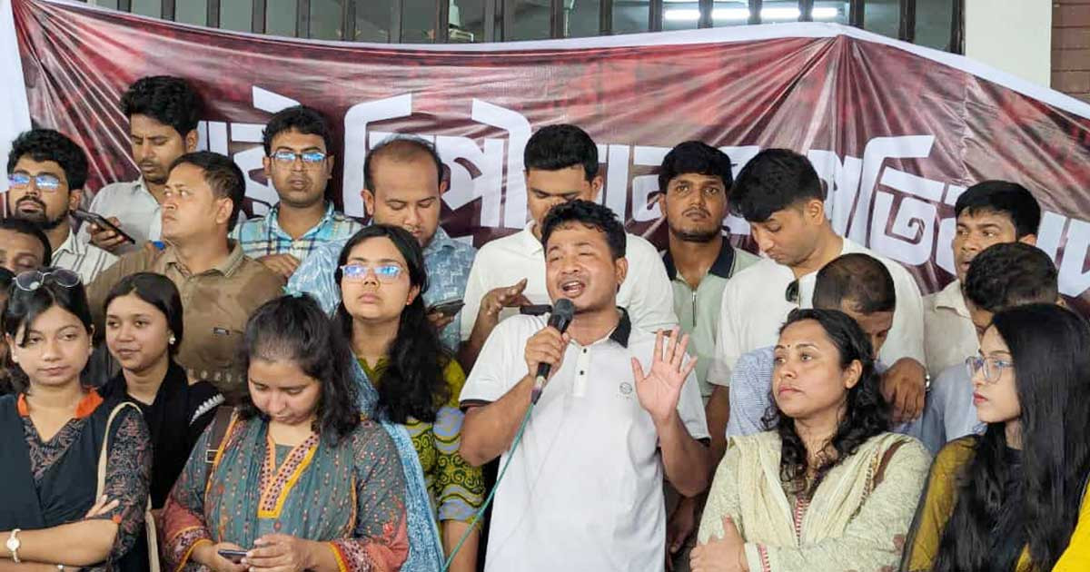 ধর্ষণের হুমকির প্রতিবাদে ছাত্রদলের বিক্ষোভ