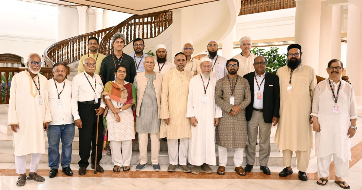 প্রধান উপদেষ্টার সঙ্গে সাত রাজনৈতিক দলের বৈঠক অনুষ্ঠিত