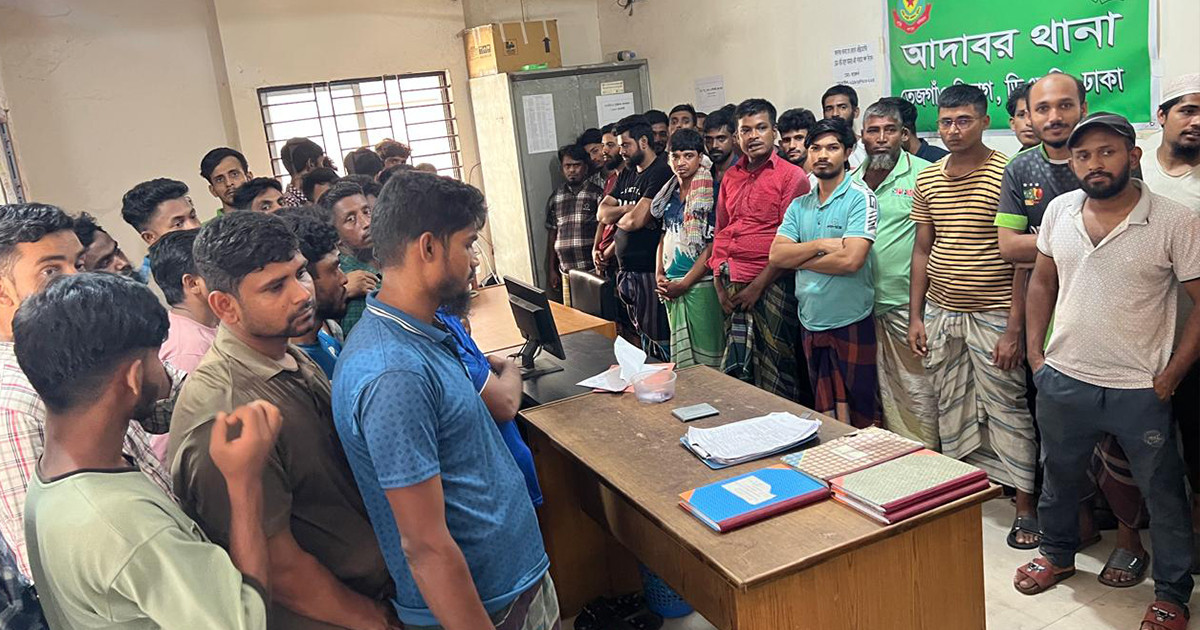 আদাবরে পুলিশ সদস্যকে কোপানোর ঘটনায় গ্রেপ্তার ১০২