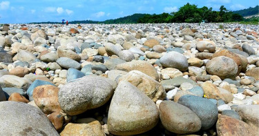 এবার নিলামে বিক্রি হচ্ছে হাজার হাজার ঘনফুট সাদাপাথর