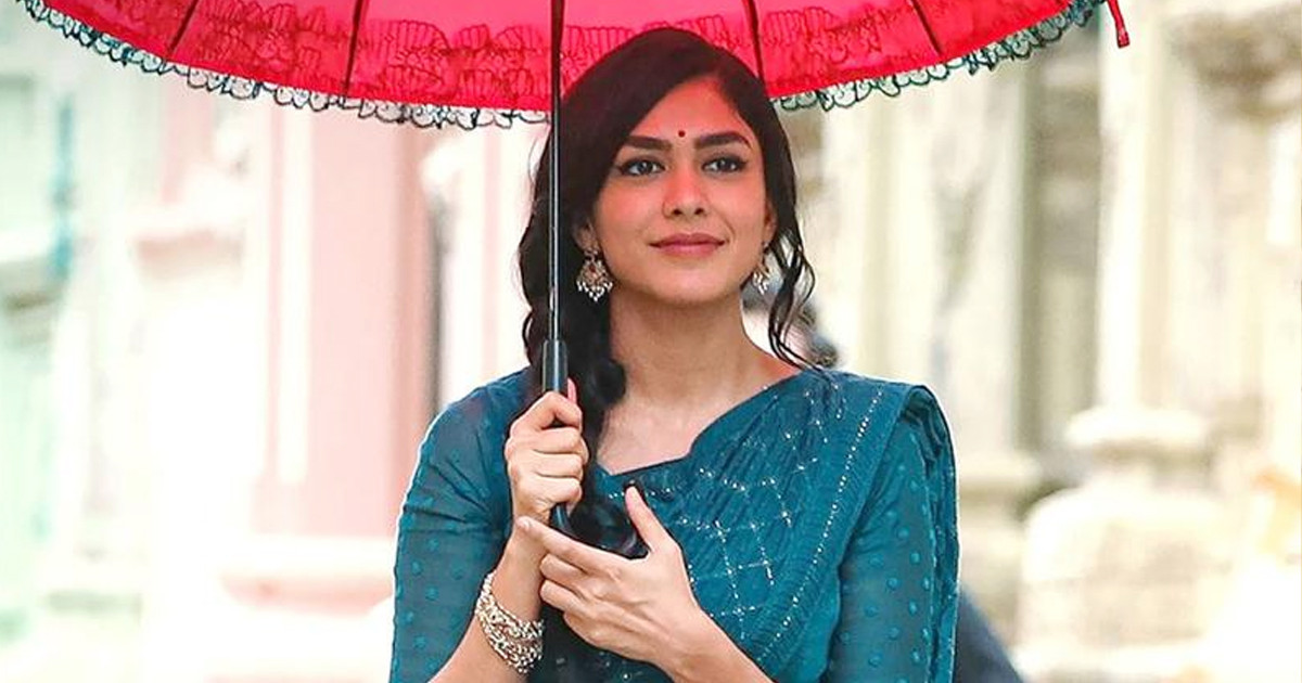 যে সিনেমা করলে নিজেকে হারিয়ে ফেলতেন ম্রুণাল ঠাকুর