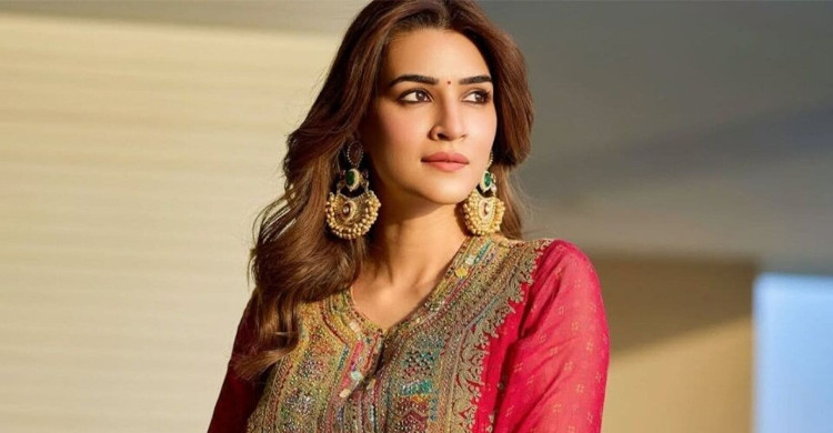 বলিউডের গোপন বিষয় নিয়ে মুখ খুললেন কৃতি