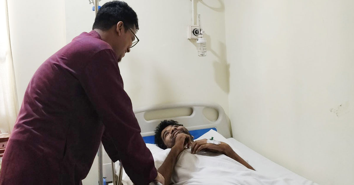 মেঘমল্লারকে দেখতে হাসপাতালে ছাত্রশিবিরের এস এম ফরহাদ