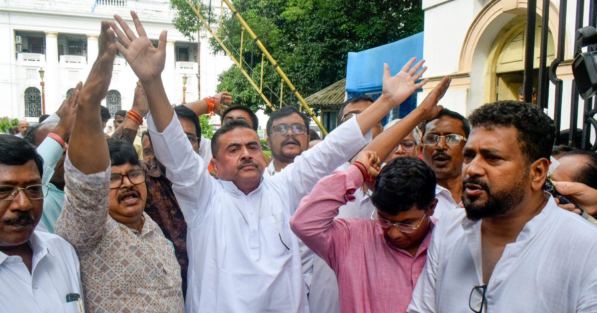 সংসদ থেকে বের করে দিয়ে চরম অপমানিত করা হলো বিজেপি নেতাদের