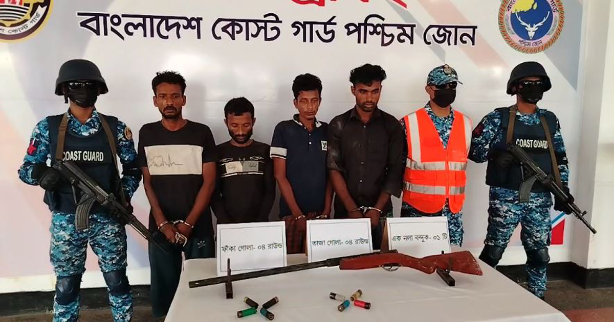 সুন্দরবনে আগ্নেয়াস্ত্রসহ ছেট সুমন বাহিনীর ৪ দস্যু আটক