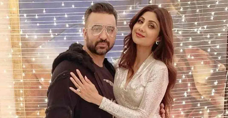 স্বামী না থাকলেই প্রেমিকের সঙ্গে থাকেন শিল্পা!