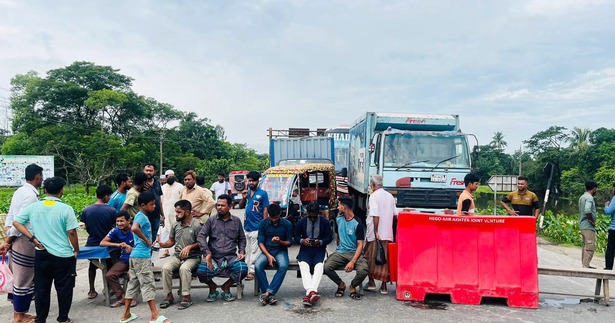 আসন পুনর্নির্ধারণের দাবিতে ব্রাহ্মণবাড়িয়ায় ঢাকা-সিলেট মহাসড়ক অবরোধ