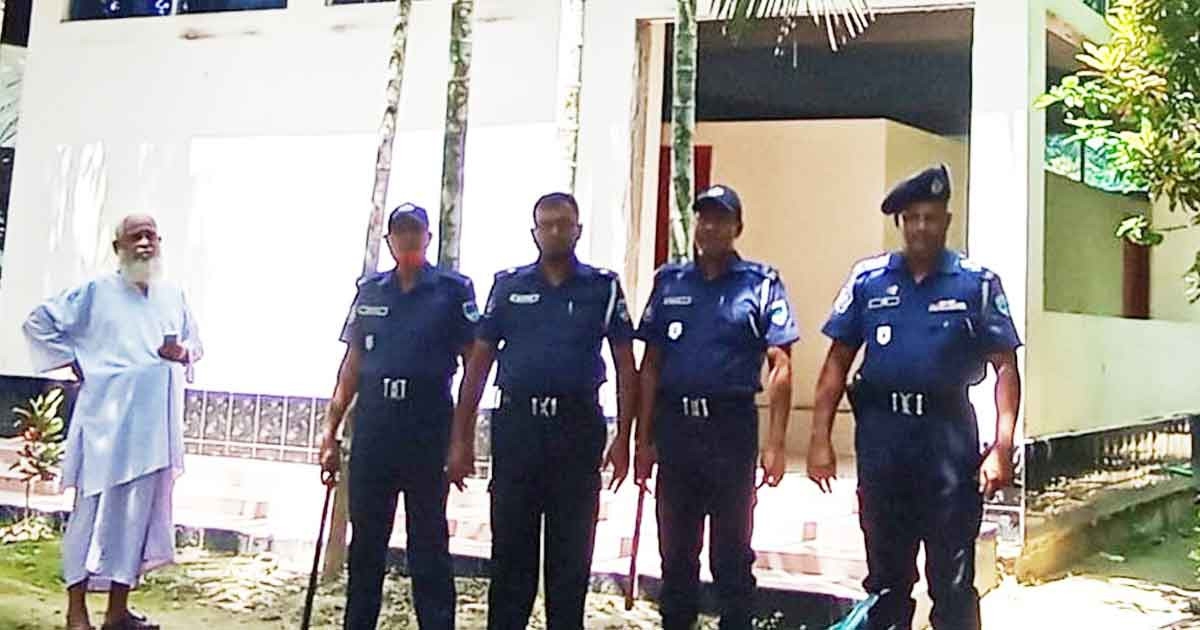 ঝিনাইদহে সিরাজ সাঁইয়ের মাজারে পুলিশ মোতায়েন