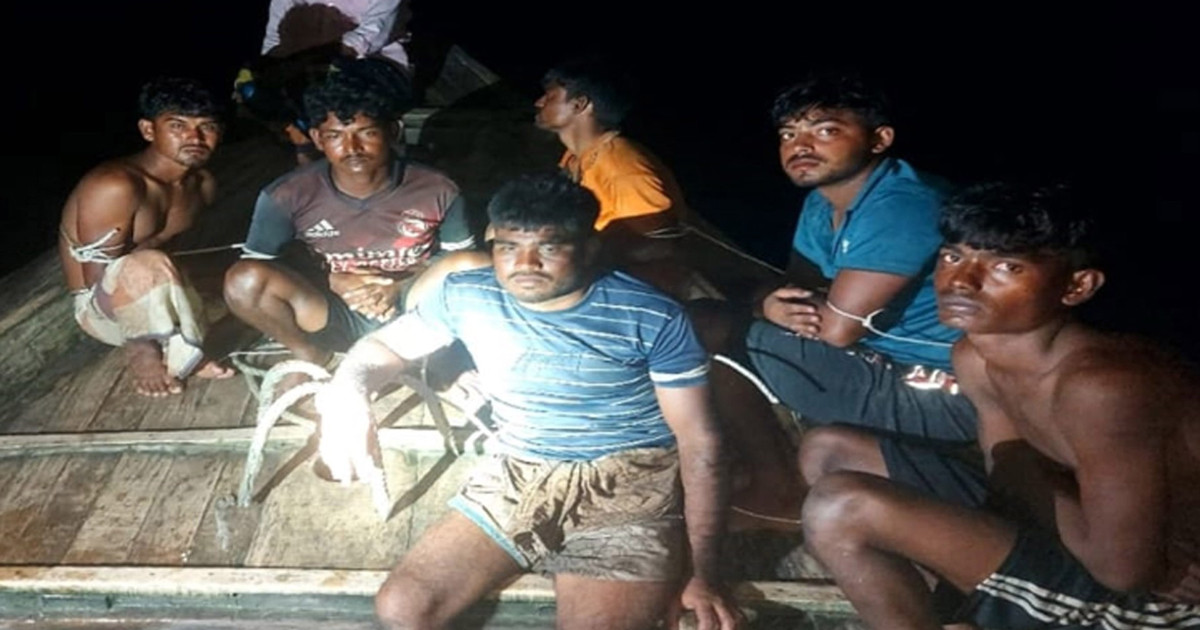 সুন্দরবনে ট্রলারসহ ৬ জেলে আটক