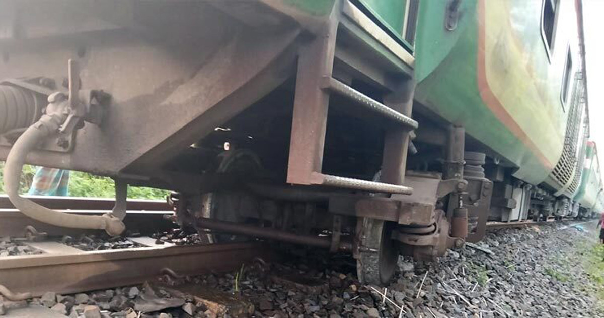 সাড়ে ৬ ঘণ্টা পর উত্তরবঙ্গ-ঢাকা রেল যোগাযোগ স্বাভাবিক