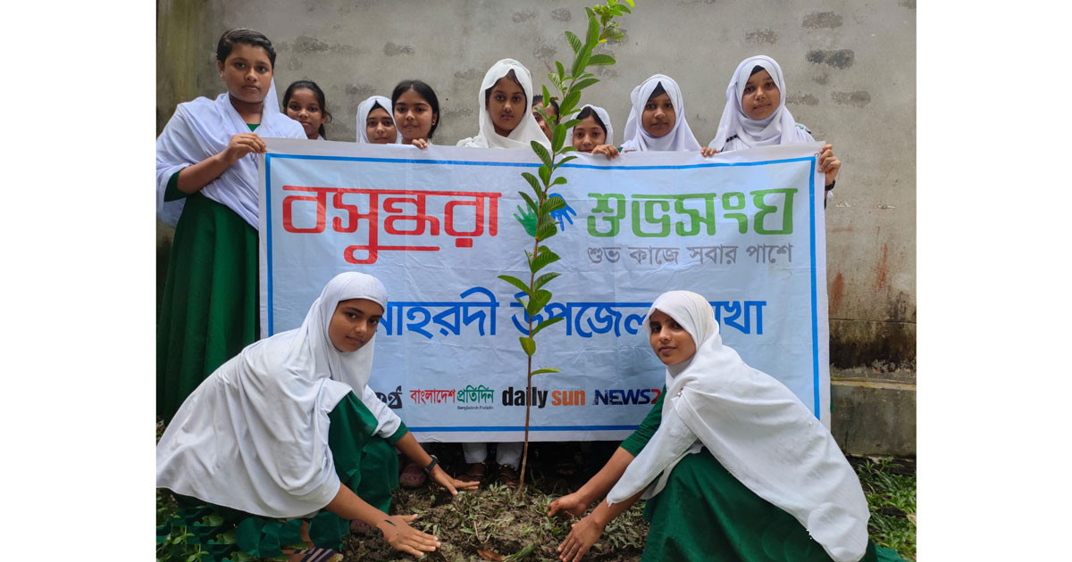 কথাসাহিত্যিক ইমদাদুল হক মিলনের ৭০তম জন্মদিনে বসুন্ধরা শুভসংঘের ৭০টি বৃক্ষরোপণ