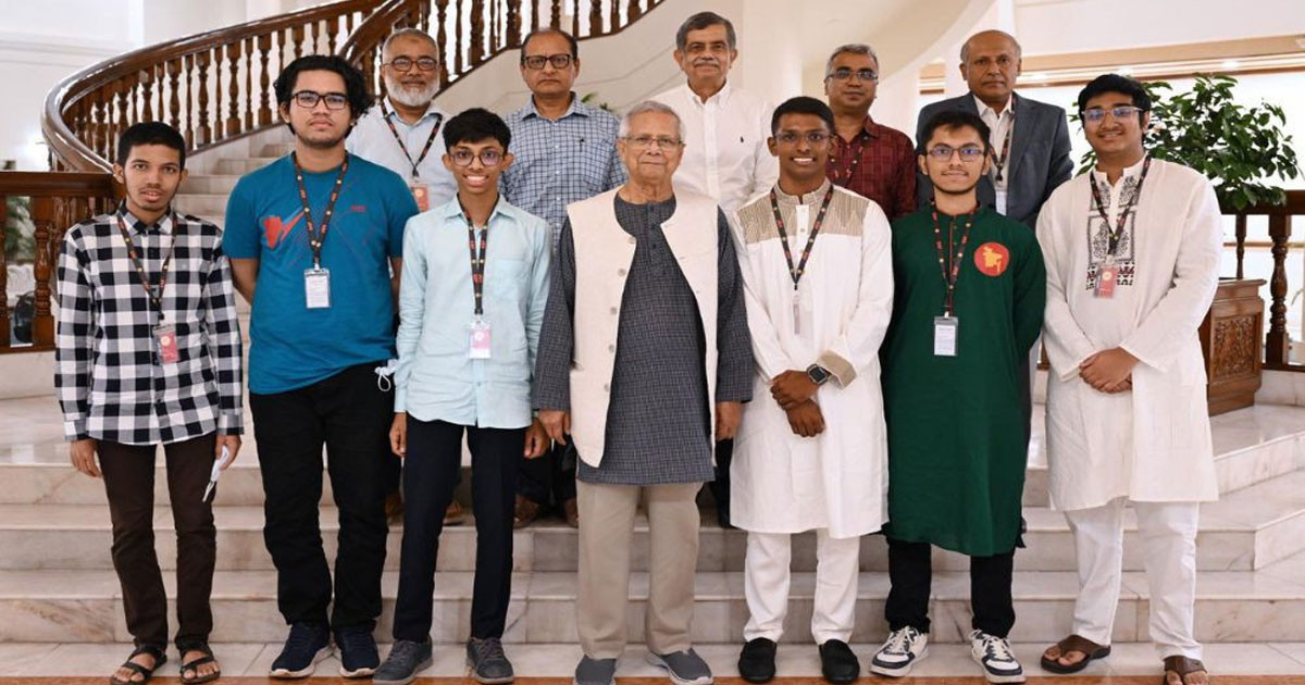 প্রধান উপদেষ্টার সঙ্গে অলিম্পিয়াডে পদকজয়ী ছয় শিক্ষার্থীর সাক্ষাৎ