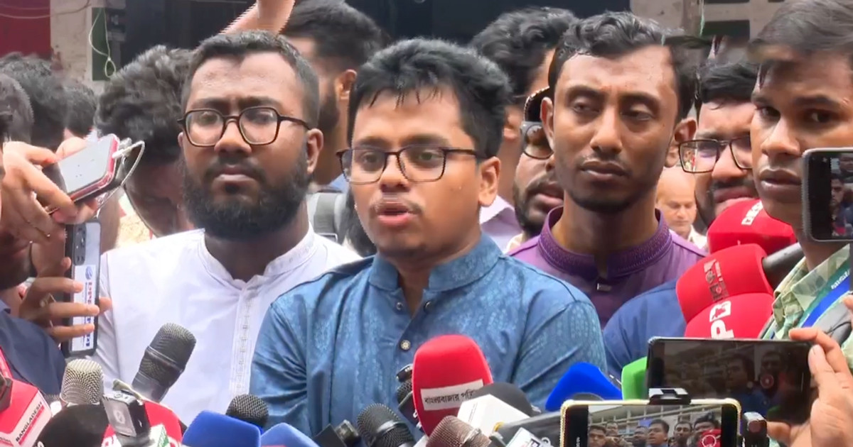 সকাল থেকেই এক মঞ্চনাটক দেখছি: ফরহাদ