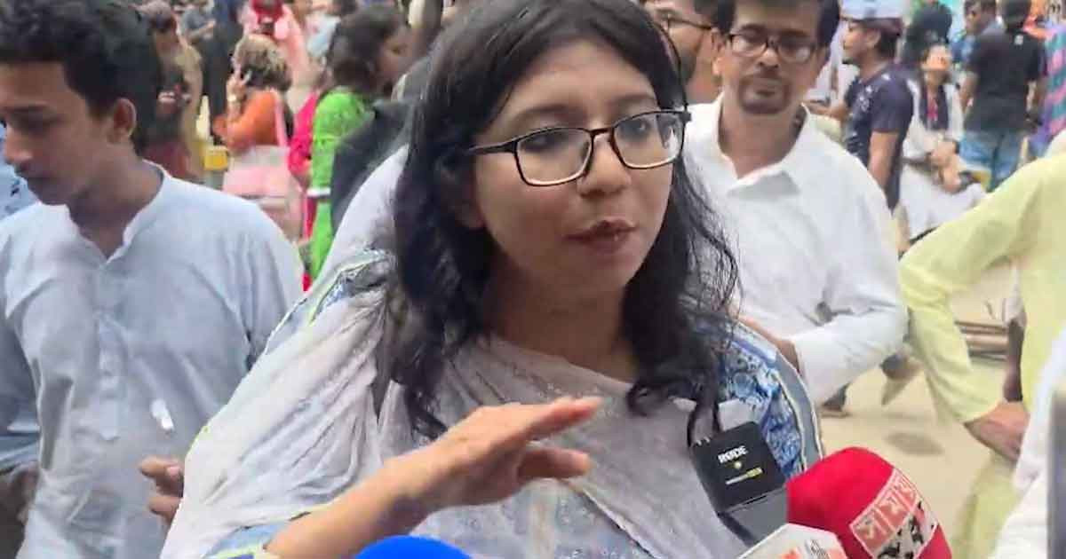 ভোটারকে সাদিক-ফরহাদের নামে ক্রস দেওয়া ব্যালট পেপার ধরিয়ে দেওয়ার অভিযোগ