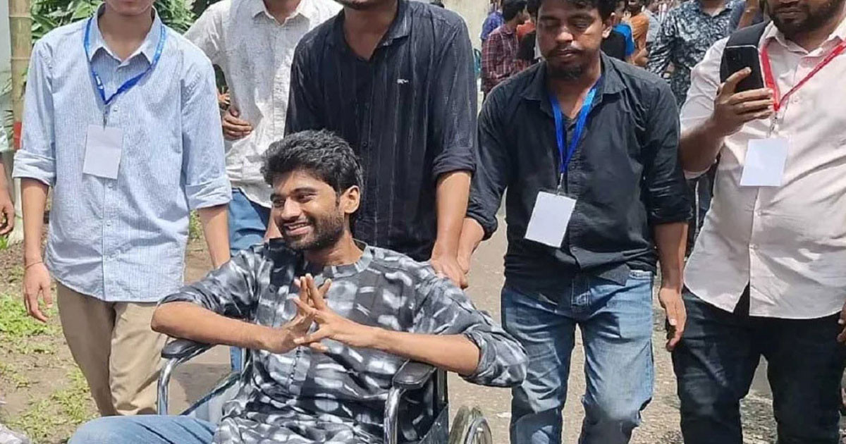 হুইলচেয়ারে এসে ভোট দিয়ে যা বললেন মেঘমল্লার বসু
