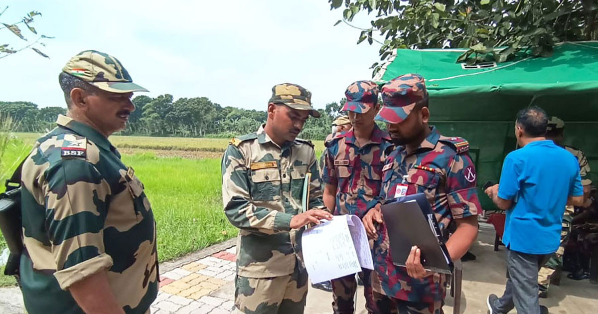 দর্শনা সীমান্ত দিয়ে ১২ বাংলাদেশিকে হস্তান্তর