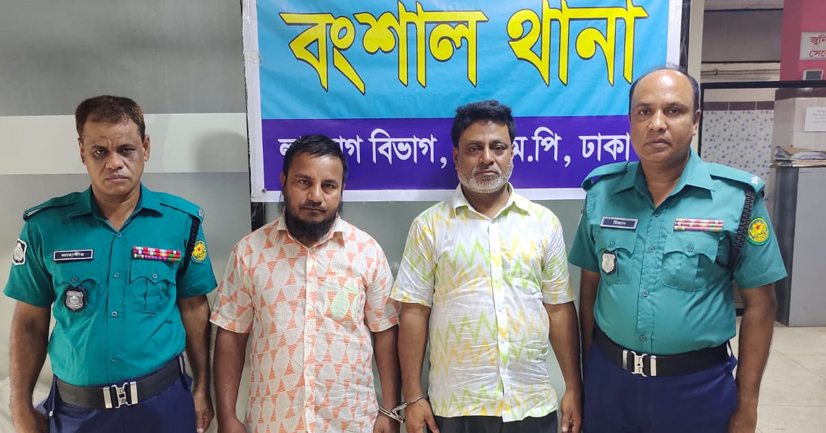 বংশালে নকল মবিল তৈরির কারখানায় অভিযান, গ্রেপ্তার ২