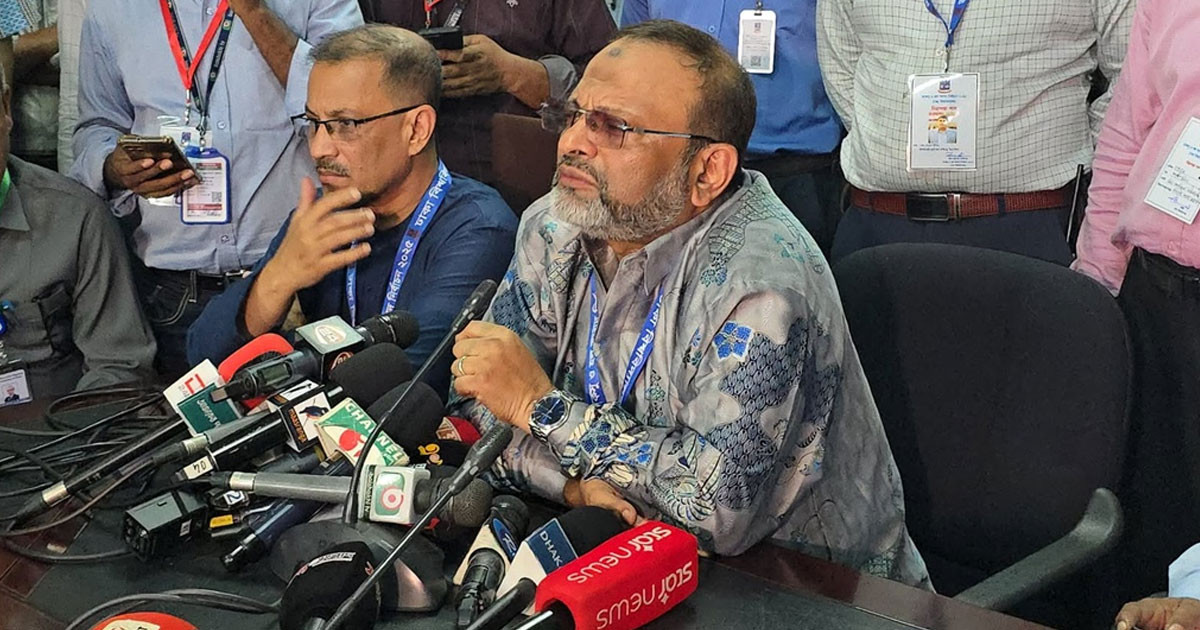 আমি কোনো দলের নই, কখনো রাজনীতি করিনি: ঢাবি উপাচার্য