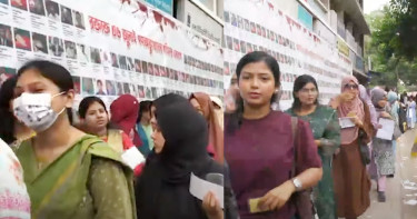 ডাকসুর ভোটগ্রহণ চলছে, বাইরে লম্বা লাইন