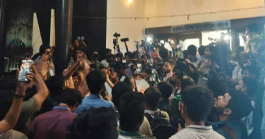 নির্বাচনে কারচুপির অভিযোগ তুলে ছাত্রদলের বিক্ষোভ
