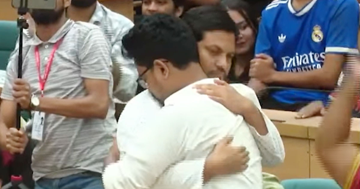 ফল ঘোষণা হতেই সাদিক কায়েমকে জড়িয়ে ধরলেন শিবির সভাপতি